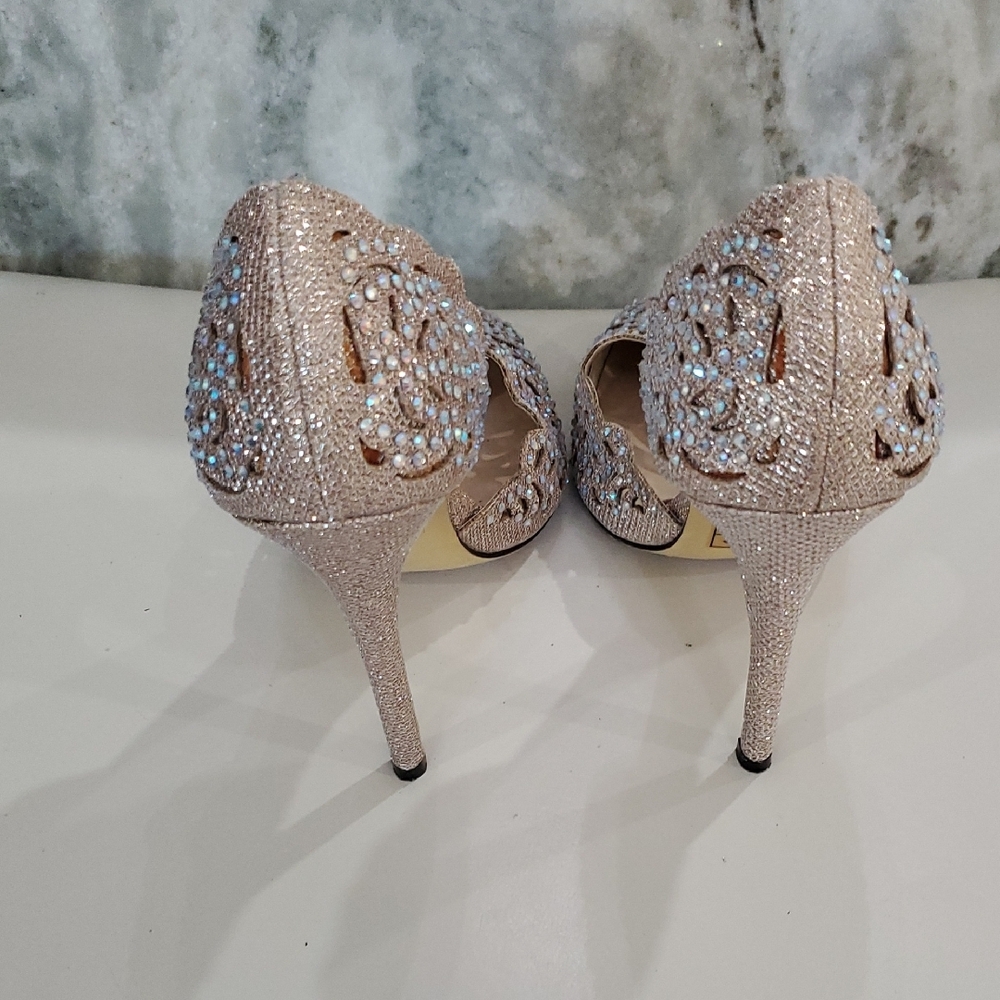 Celeste Gold Heels with Elegant Laser-Cut Design Sz 7 Wedding Graduation. - Picture 16 of 16